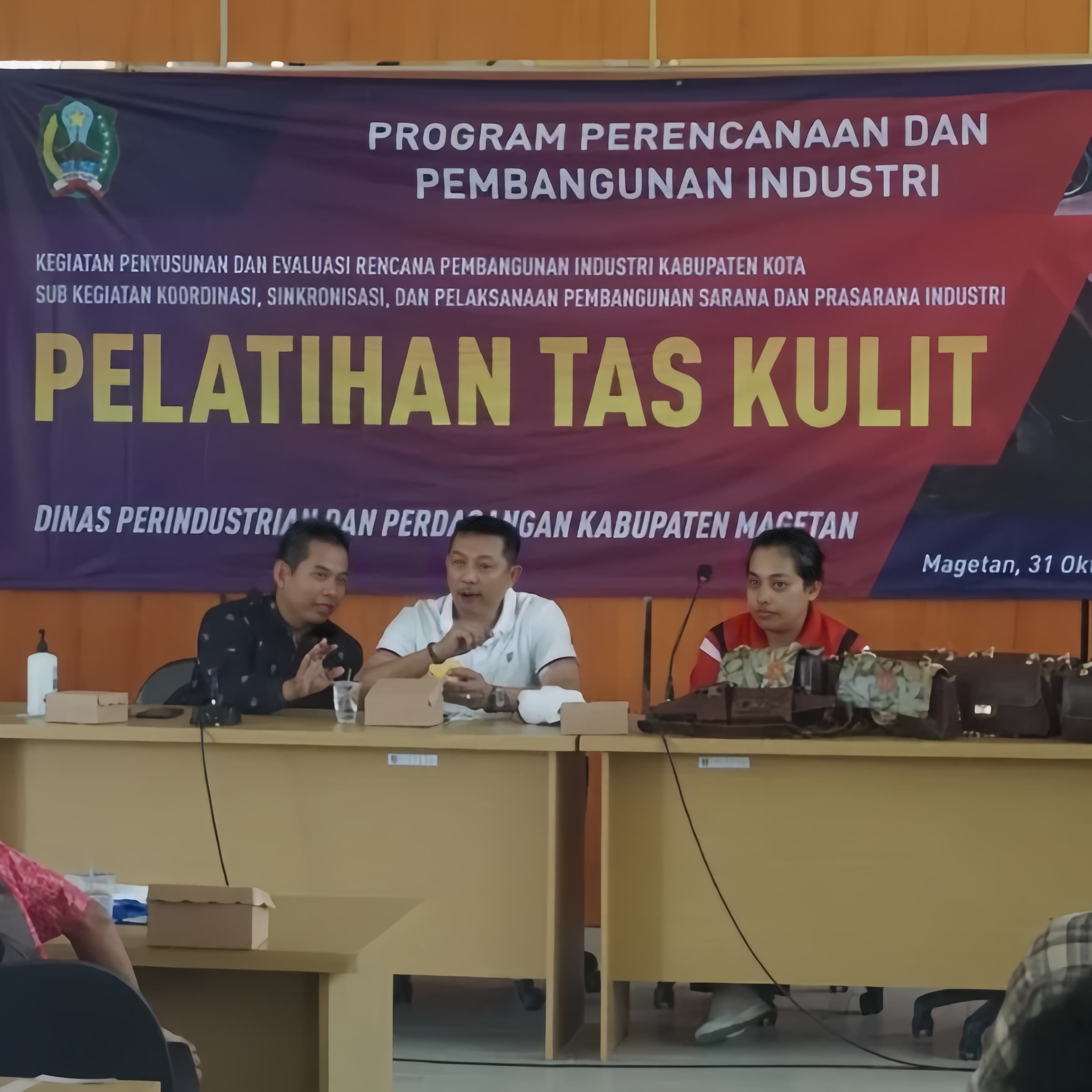 Leather Bag Training by the Department of Industry and Trade of Magetan Regency
