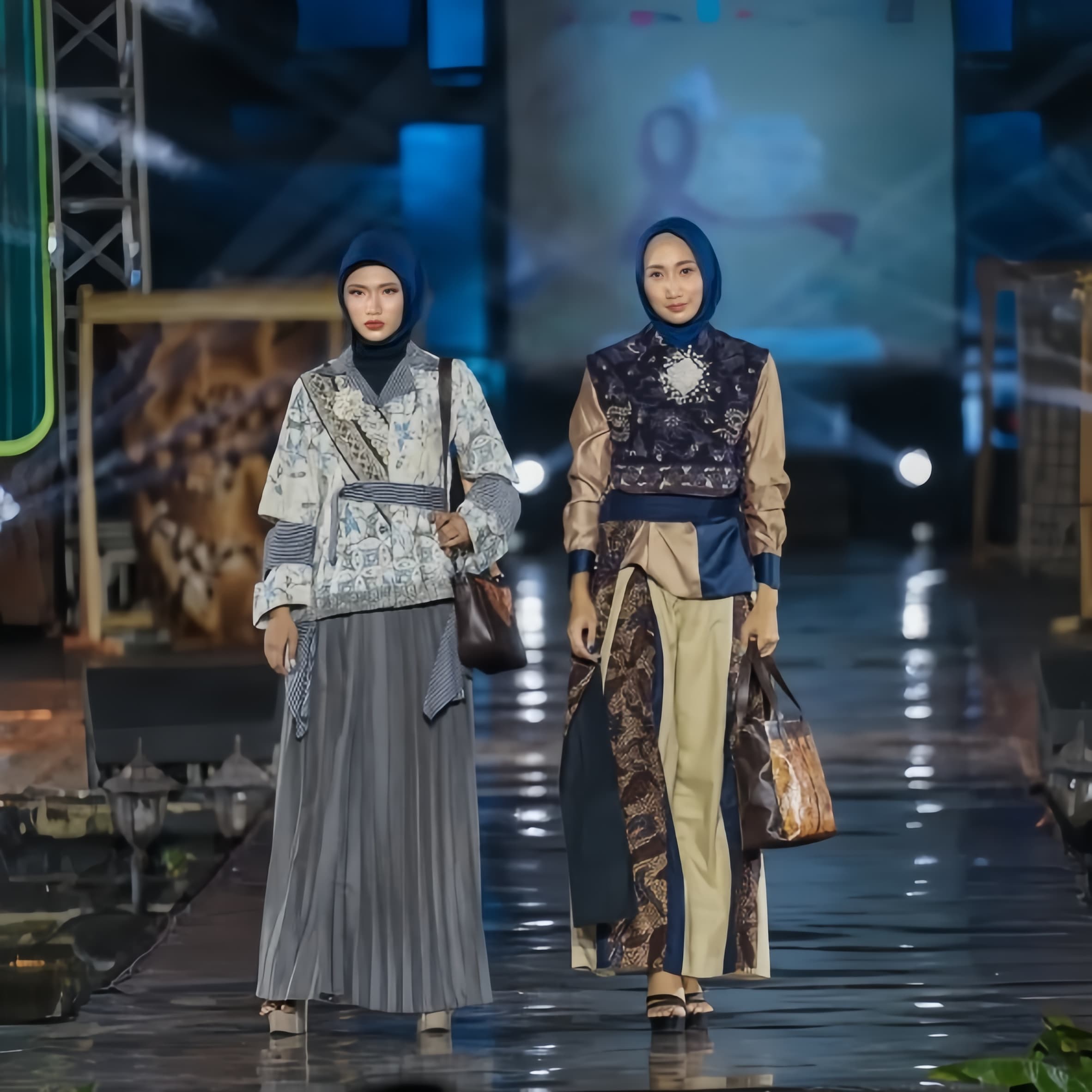 Morfby’s bag during fashion show session in the East Java Fashion Harmony 2023